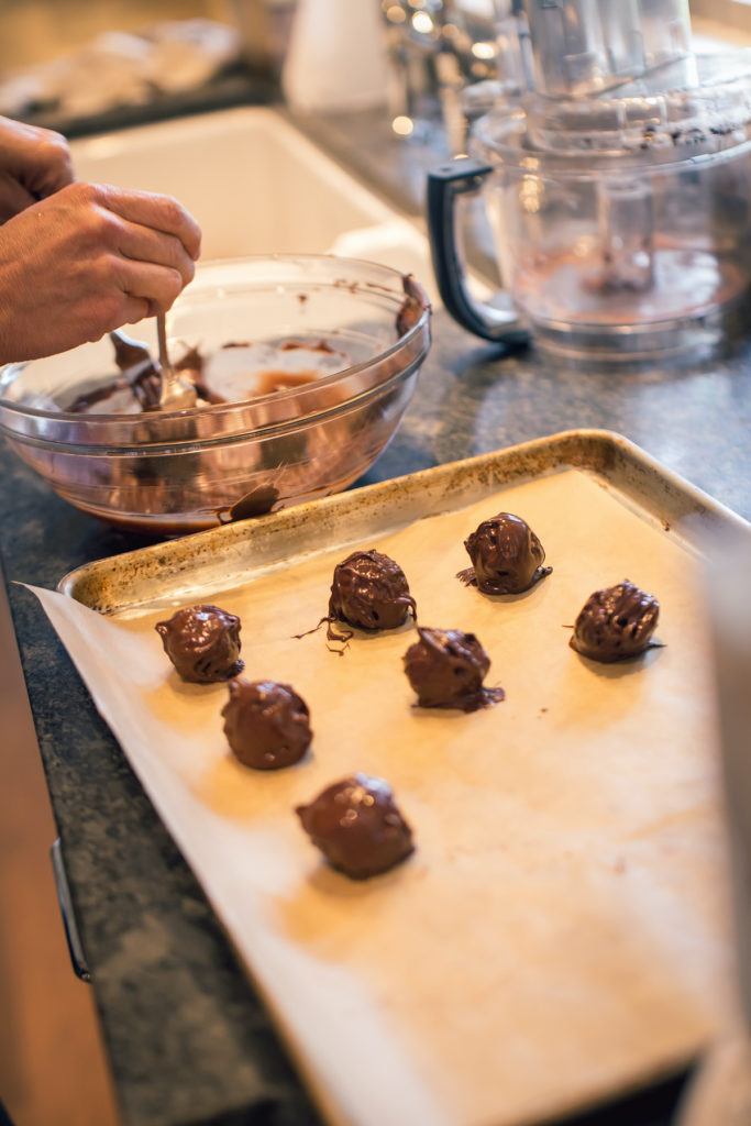 This easy Hazelnut Chocolate Truffle Recipe from Smart in The Kitchen uses hazelnuts, Brazil nuts, cocoa powder, semisweet chocolate, and a few more ingredients to create a delicious dessert.