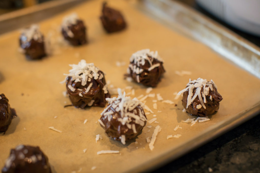 This easy Hazelnut Chocolate Truffle Recipe from Smart in The Kitchen uses hazelnuts, Brazil nuts, cocoa powder, semisweet chocolate, and a few more ingredients to create a delicious dessert.